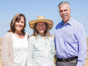 Las Caballeras riders donate to Island Conservancy