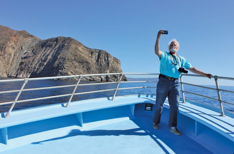 Circumnavigate Catalina Island