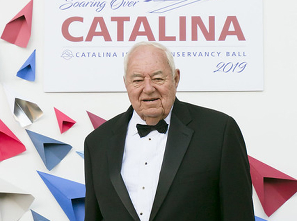 Aviation legend Lacy contributes to Airport in the Sky