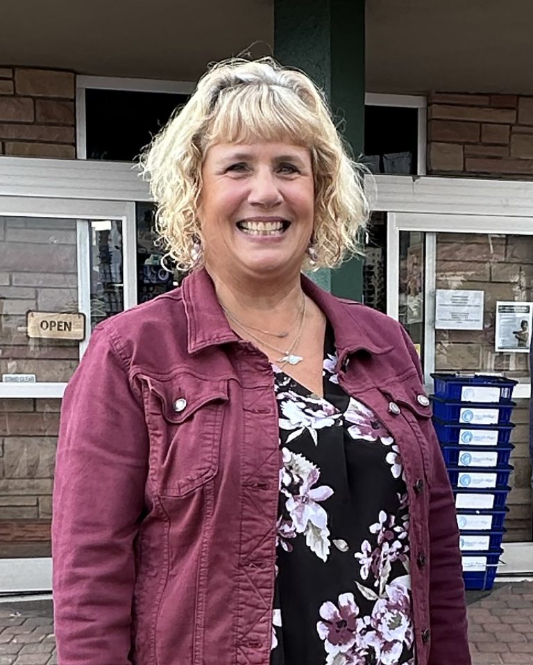 Pharmacist Sue Ponce retires after 28 years